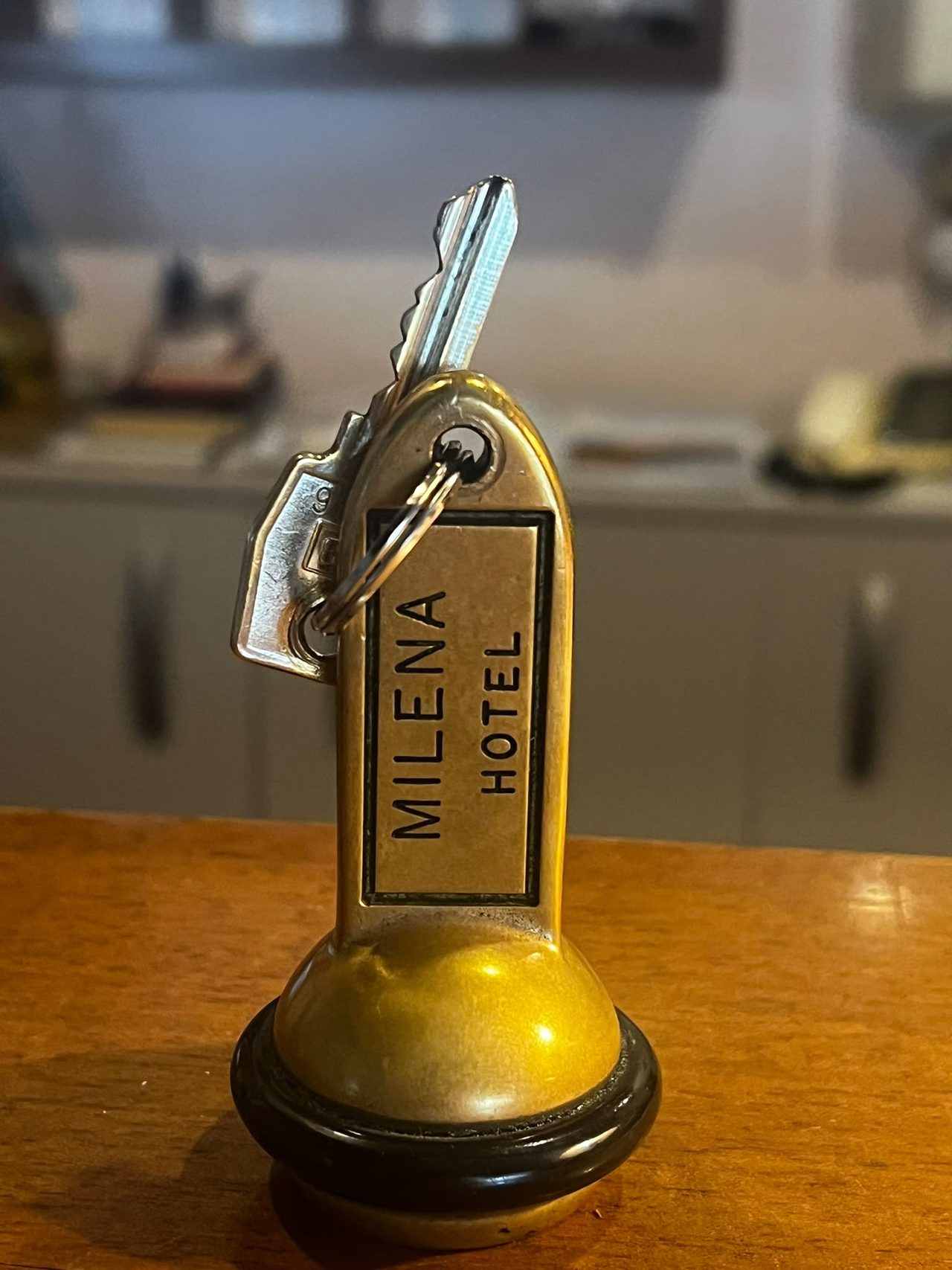 Il portachiavi in ottone dell'Albergo Milena